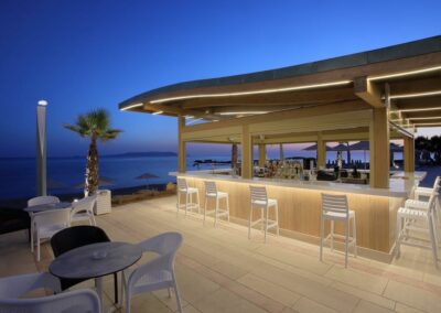 Poolrestaurant und Poolbar im Arina Beach Kreta am Abend - Copyright © Arina Beach