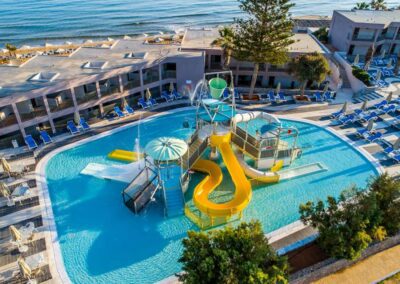 Wasserpark für Kinder mit Rutschen als kleiner Rutschenpark im Arina Beach Kreta - Copyright © Arina Beach