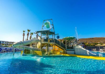 Wasserpark für Kinder mit Rutschen als kleiner Rutschenpark im Arina Beach Kreta - Copyright © Arina Beach