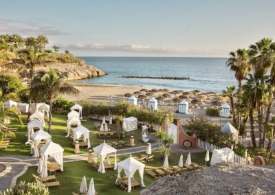 Gartenbereich und Liegewiese im Bahia del Duque Teneriffa - Copyright © Bahia del Duque