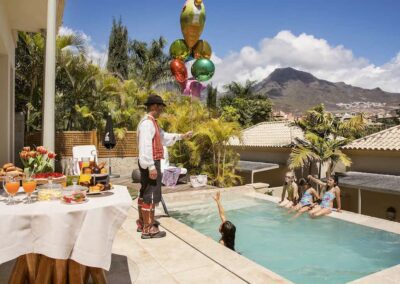 Villa Las Exterior Kindergeburtstag im eigenen Villenpool im Bahia del Duque Teneriffa - Copyright © Bahia del Duque