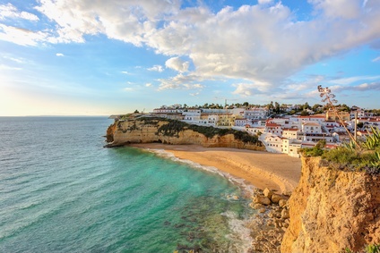 Algarve Carvoeiro Copyright © AdobeStock 81495839 XS sergojpg