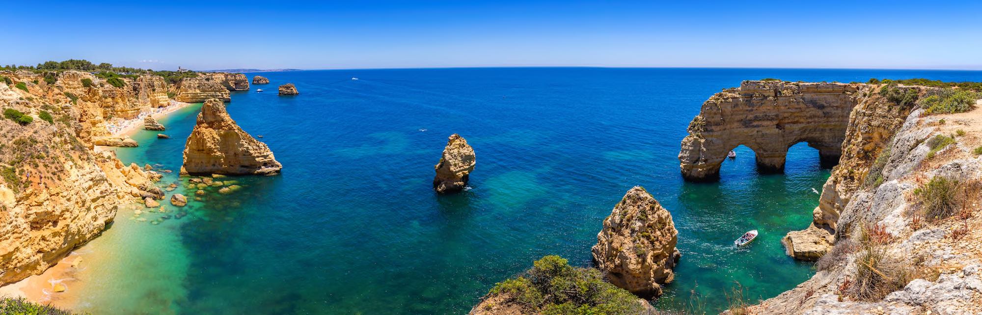 Algarve Marinha Beach Copyright © AdobeStock 265817021 daliu