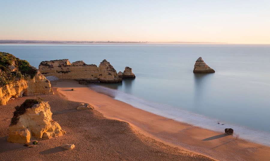 Portugal ( Algarve Lagos Praia Dona Ana ) Copyright © AdobeStock 250082738 pikselstock