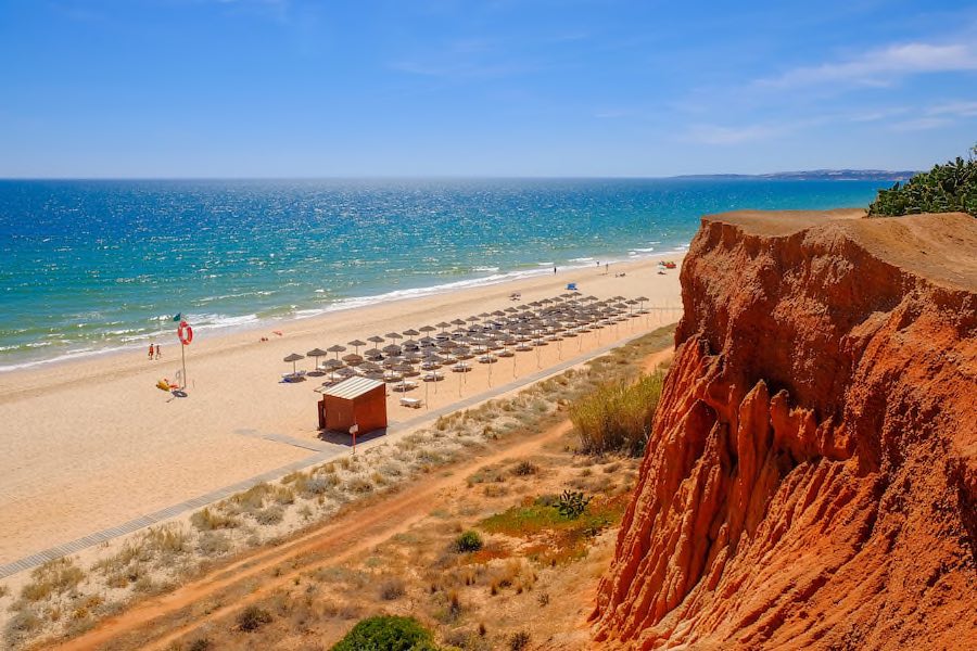 Portugal ( Praia da Rocha - Baixinha Nascente ) Copyright © AdobeStock 275688221 Elena Krivorotova