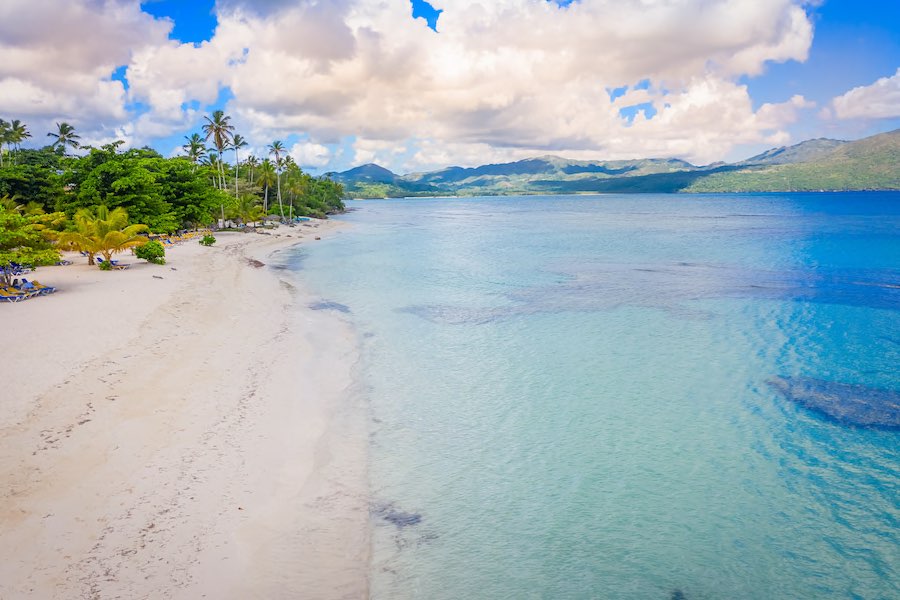 Rincon Bay bei Samana in der Dominikanischen Republik Copyright © AdobeStock 295835680 robertobinetti70