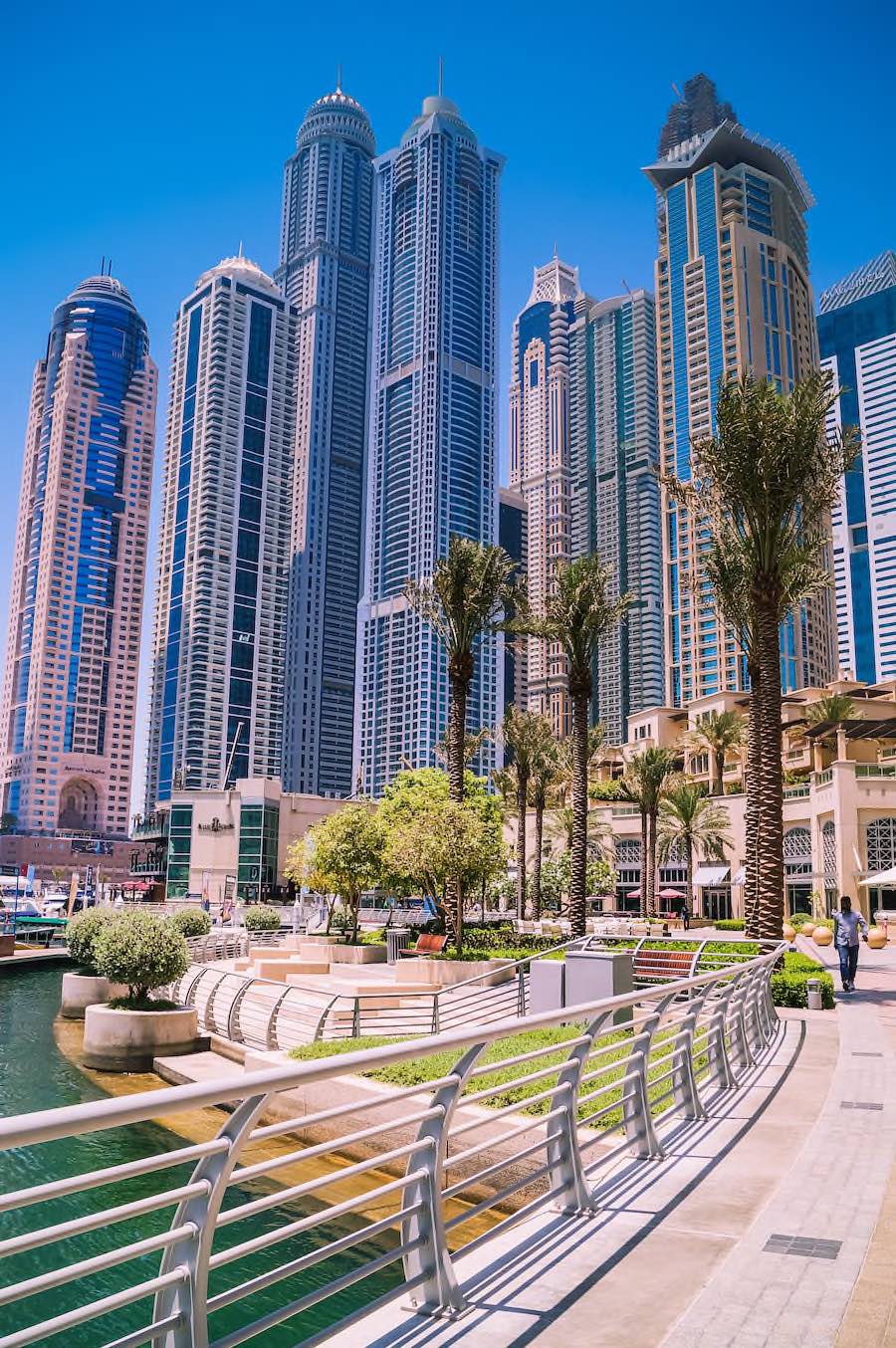 Dubai Copyright © AdobeStock 235285595 Daphne Bakker