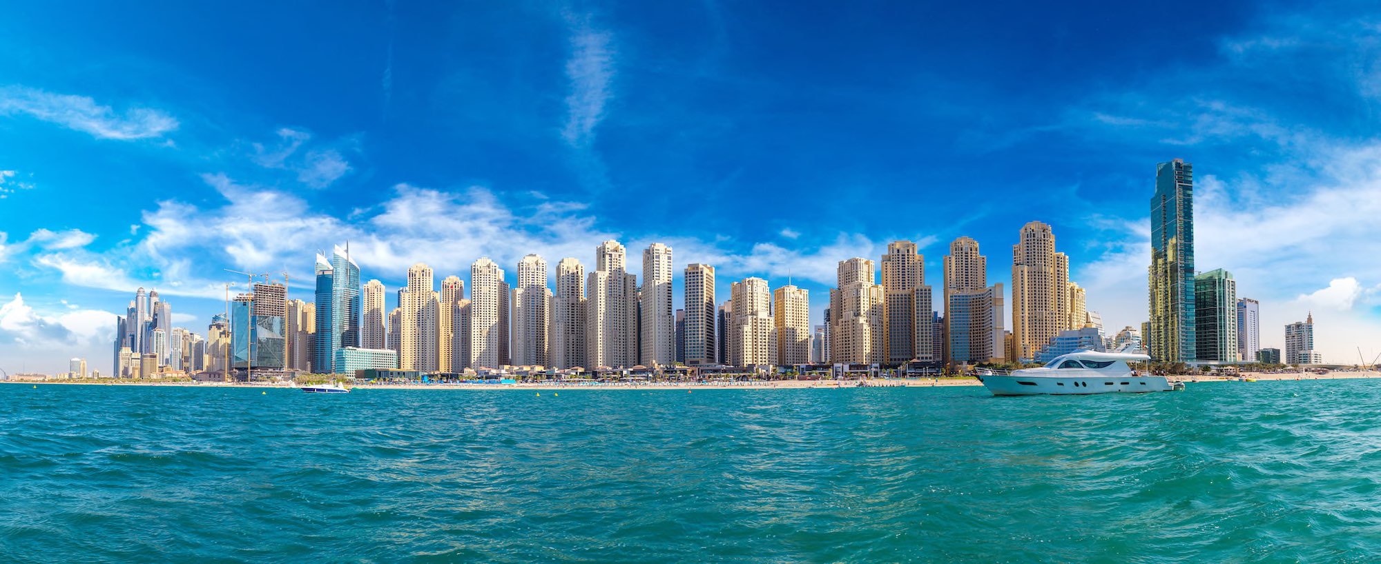 Dubai Strand / Skyline Copyright © AdobeStock 106408527 Sergii Figurnyi