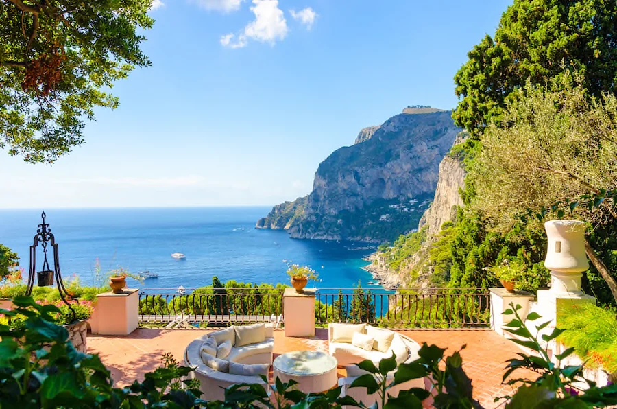 Insel Capri ( Italien - Golf von Neapel ) - Copyright © AdobeStock 194809431 lukaszimilena
