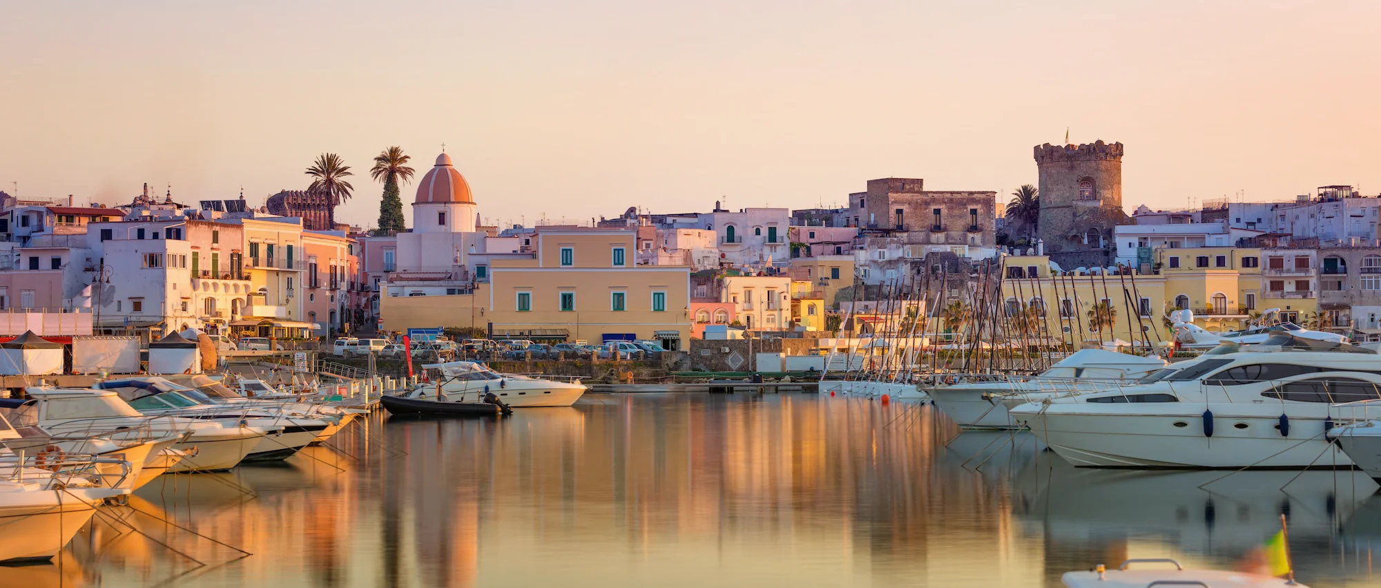 Insel Ischia ( Forio ) - Copyright © AdobeStock 206789638 IgorZh