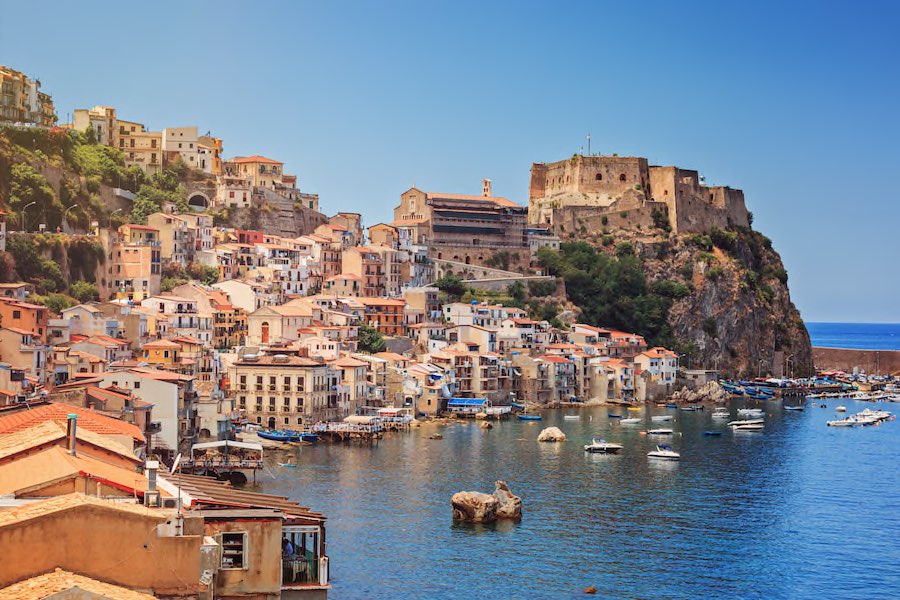 Chianalea di Scilla in Kalabrien ( Italien ) Copyright © AdobeStock 177754879 nata rass