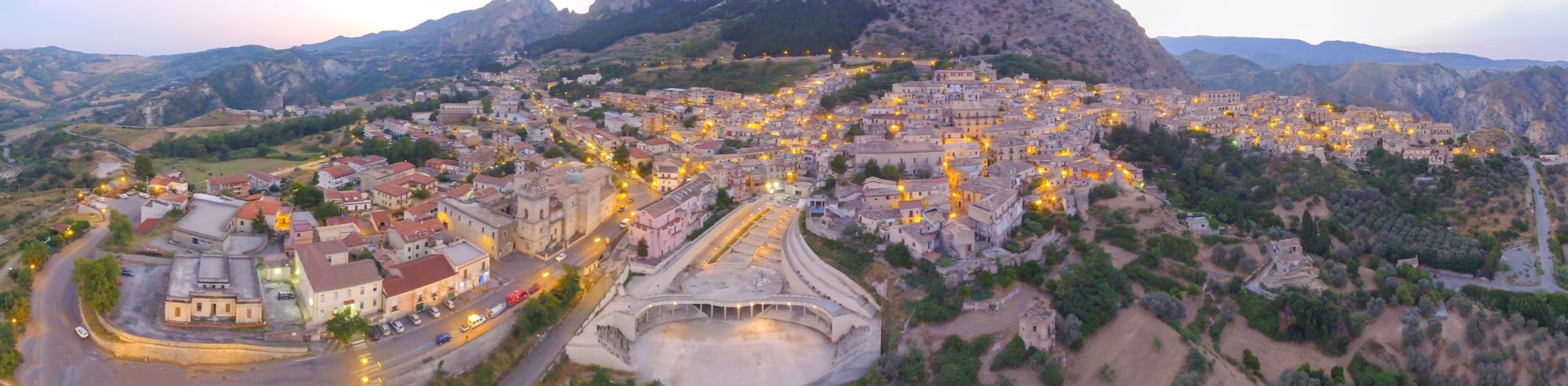 Stilo Village in Kalabrien ( Italien ) Copyright © AdobeStock 162231749 jovannig