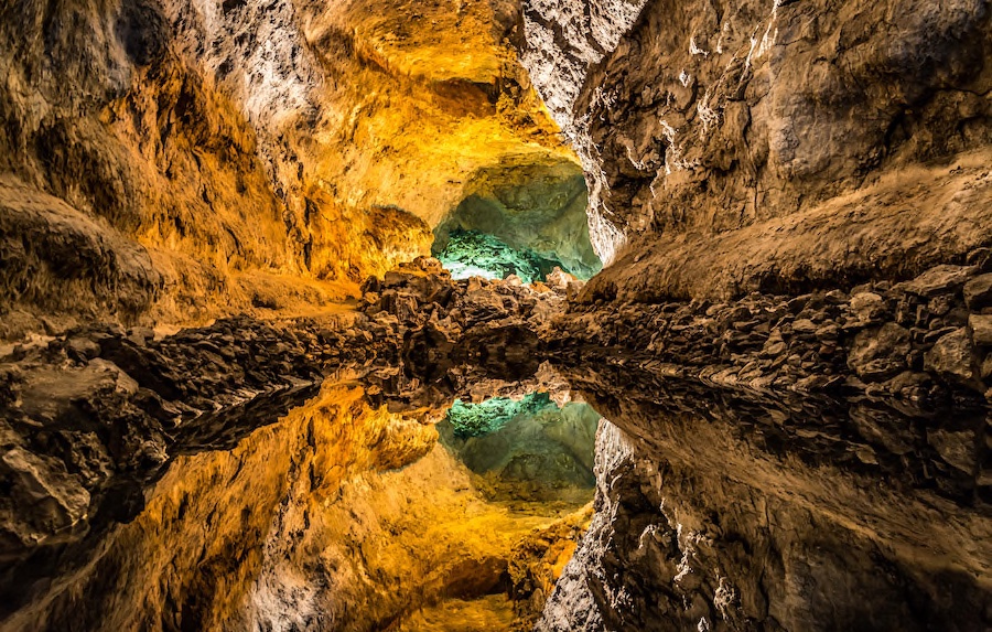 Cueva de los Verdes Lanzarote Copyright © AdobeStock 107647990 Tomasz Czajkowski