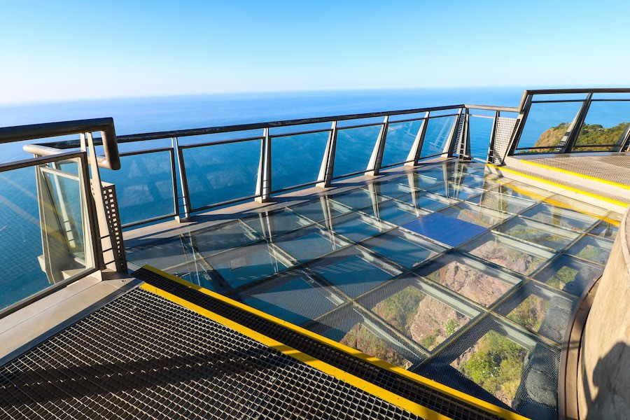 Skywalk Cabo Girao Madeira Copyright © AdobeStock 185473811 romanple