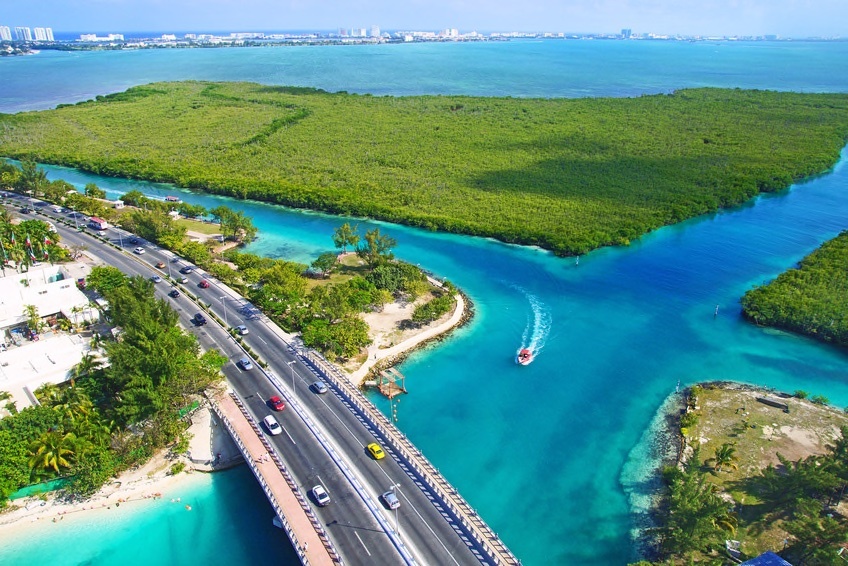 Cancun in Mexico Copyright © AdobeStock 51149520 S photlook