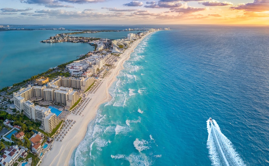 Cancun in Mexico Copyright © AdobeStock 199738162 S jdross75