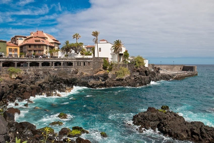 Puerto de la Cruz ( Promenade Altstadt ) - Teneriffa Copyright © AdobeStock 68370433 XS Uwe Graf