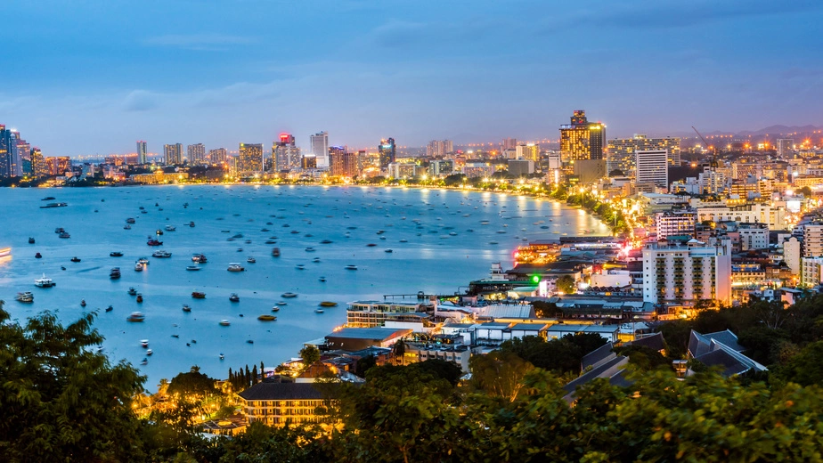 Pattaya "Panorama bei Nacht" - Thailand Copyright © AdobeStock 215821095 S pinglabel