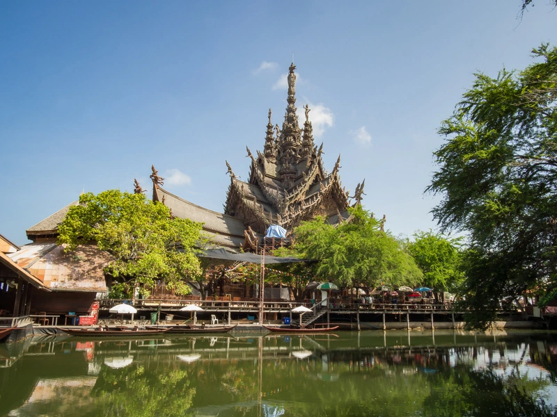 Pattaya "Sanctuary of Truth" - Thailand Copyright © AdobeStock 247066305 S arianarama