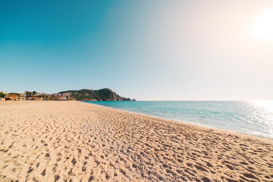 Tuerkische Riviera - Alanya Kleopatra Beach Copyright © AdobeStock 349537853 anastasiapelikh