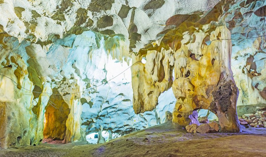 Antalya Karain Cave Copyright © AdobeStock 216032588 efesenko