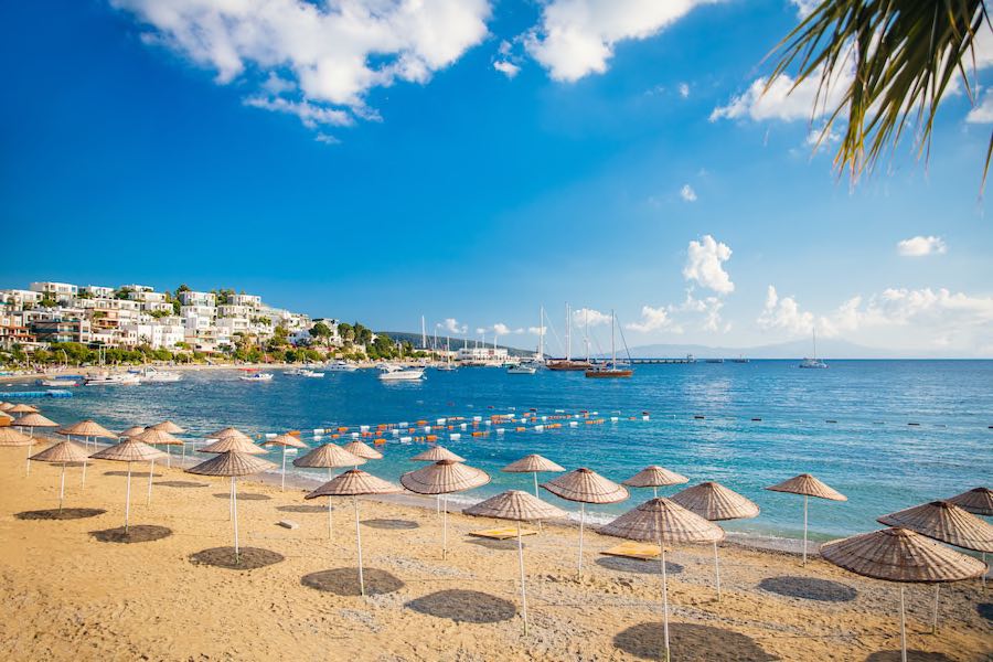 Bodrum Beach Copyright © AdobeStock 274302578 Hakan Tanak