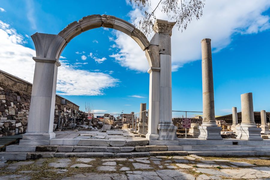 Izmir Smyrna Ruins of Agora Copyright © AdobeStock 153824721 yulia