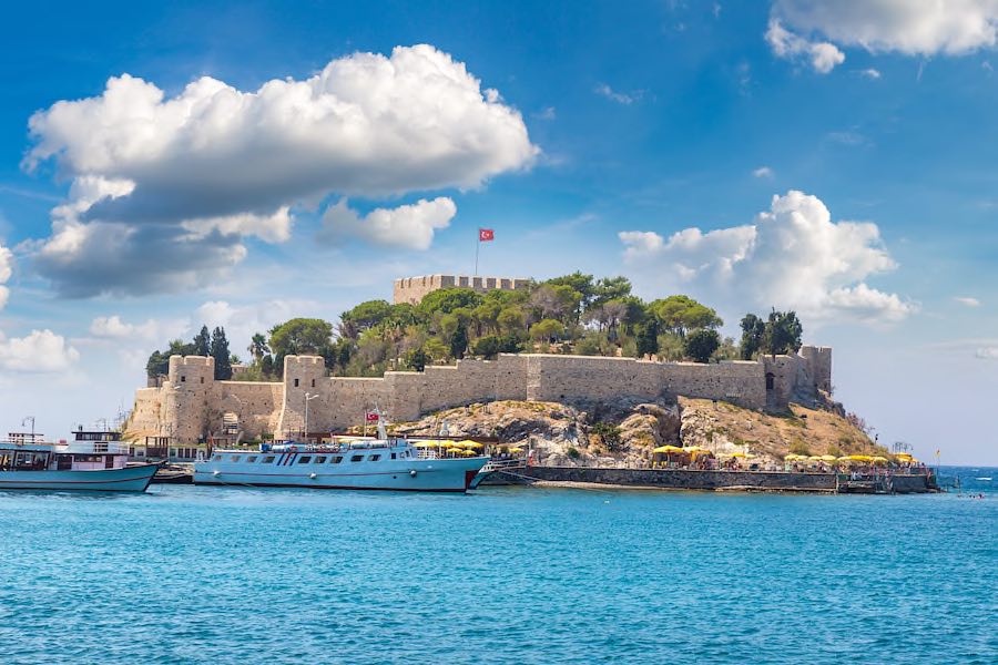 Türkische Ägäis Kusadasi - Pirate Castle Copyright © AdobeStock 220341298 Sergii Figurnyi