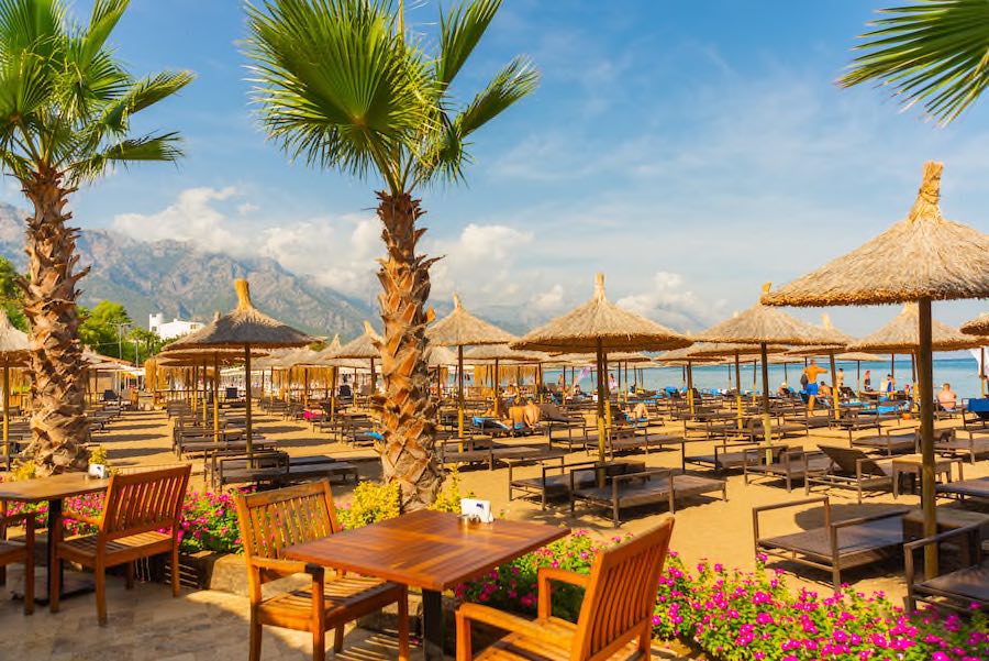 Kemer Central Beach Copyright © AdobeStock 430633587 Anna ART